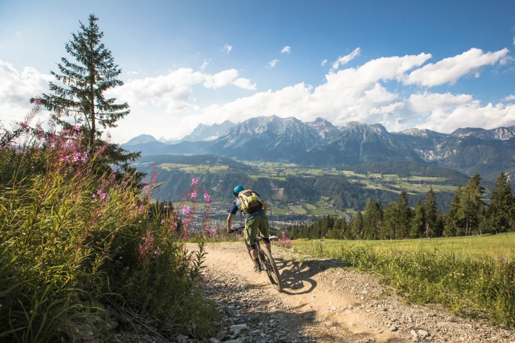 Anfängerfreundlicher Flowline-Trail in Schladming, Steiermark, ideal zum Üben von Kurven und Grundtechniken